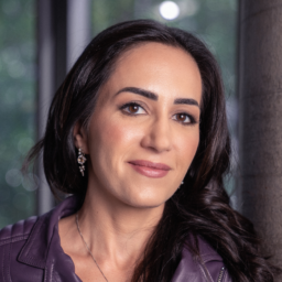 Headshot of Junqueira, Cristina