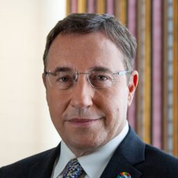 Headshot of Achim Steiner.