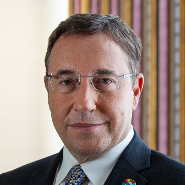 Headshot of Achim Steiner.