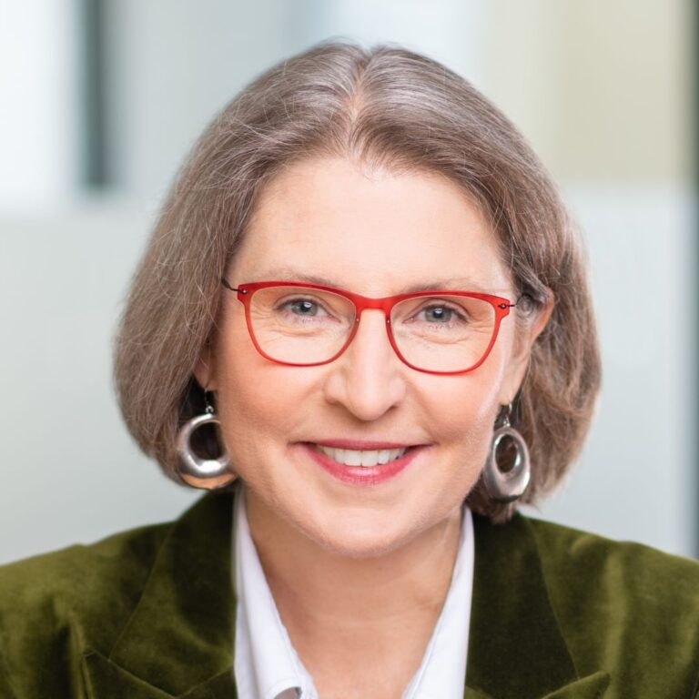 Headshot of Lisa Plaggemier