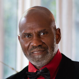 Headshot of Juliu Tennon