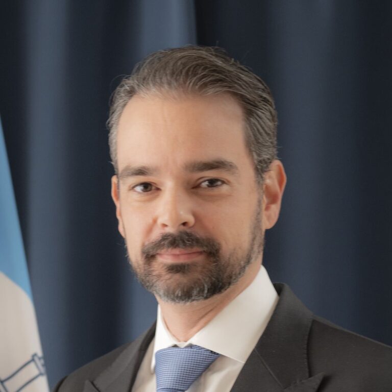 Headshot of Valdecy Urquiza