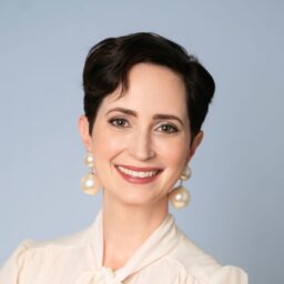 Headshot of Kate Warren