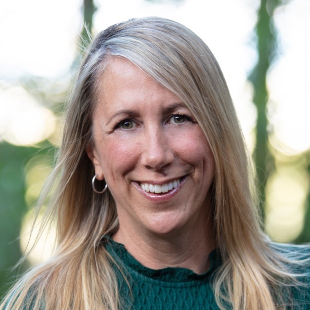 Headshot of Carrie Varoquiers